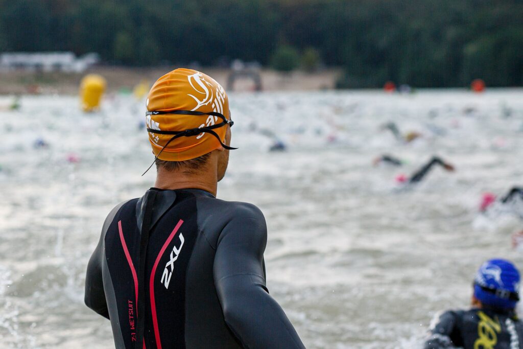 Schwimmer im Sonnenaufgang am Raunheimer Waldsee